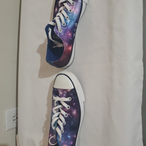 Converse - Picture 2 of 4